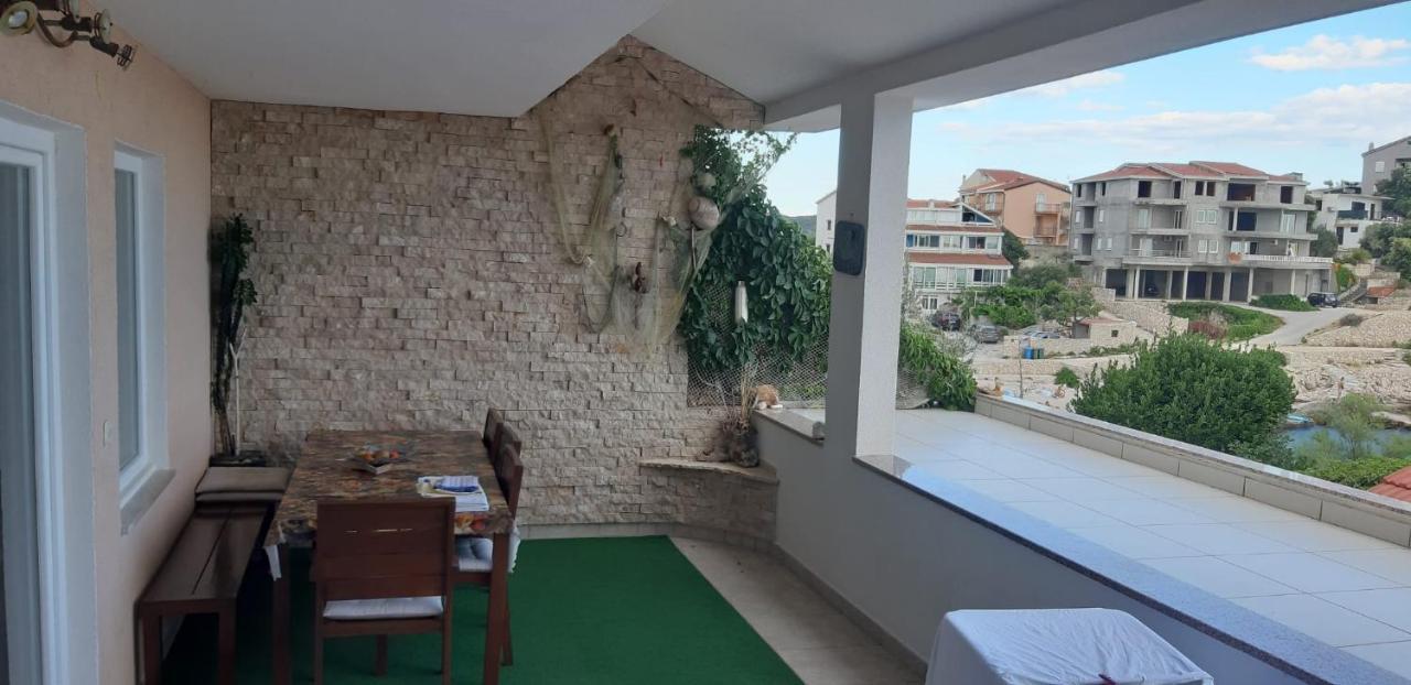 Apartments Luka Sevid Exterior photo